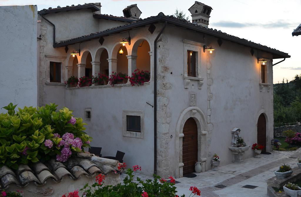 B&B Palazzo La Loggia Barisciano Exterior photo